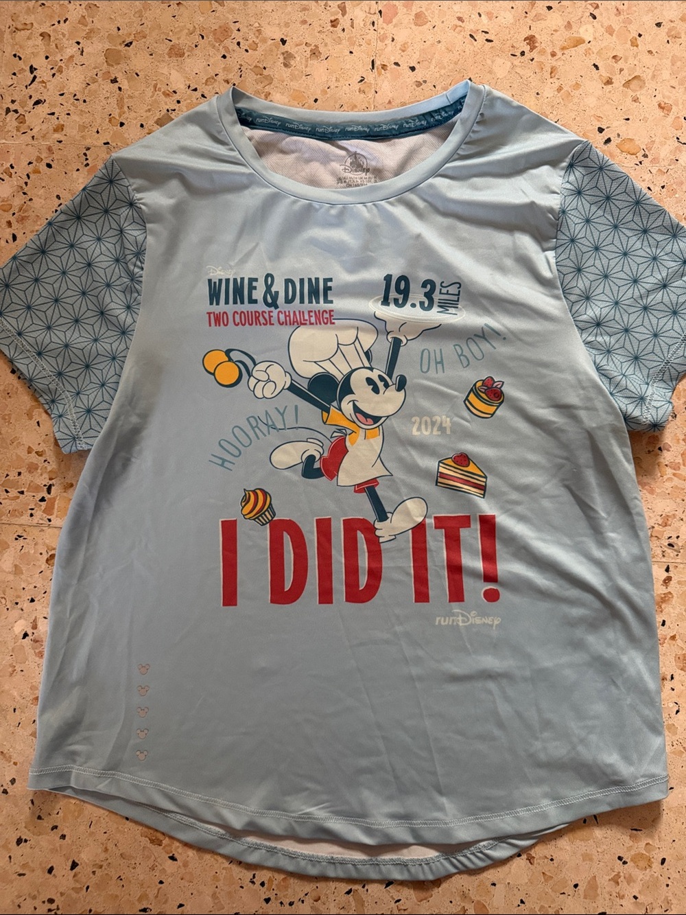 Rundisney Wine and Dine 2024 Challenge finisher short Sleeve Tee size Medium